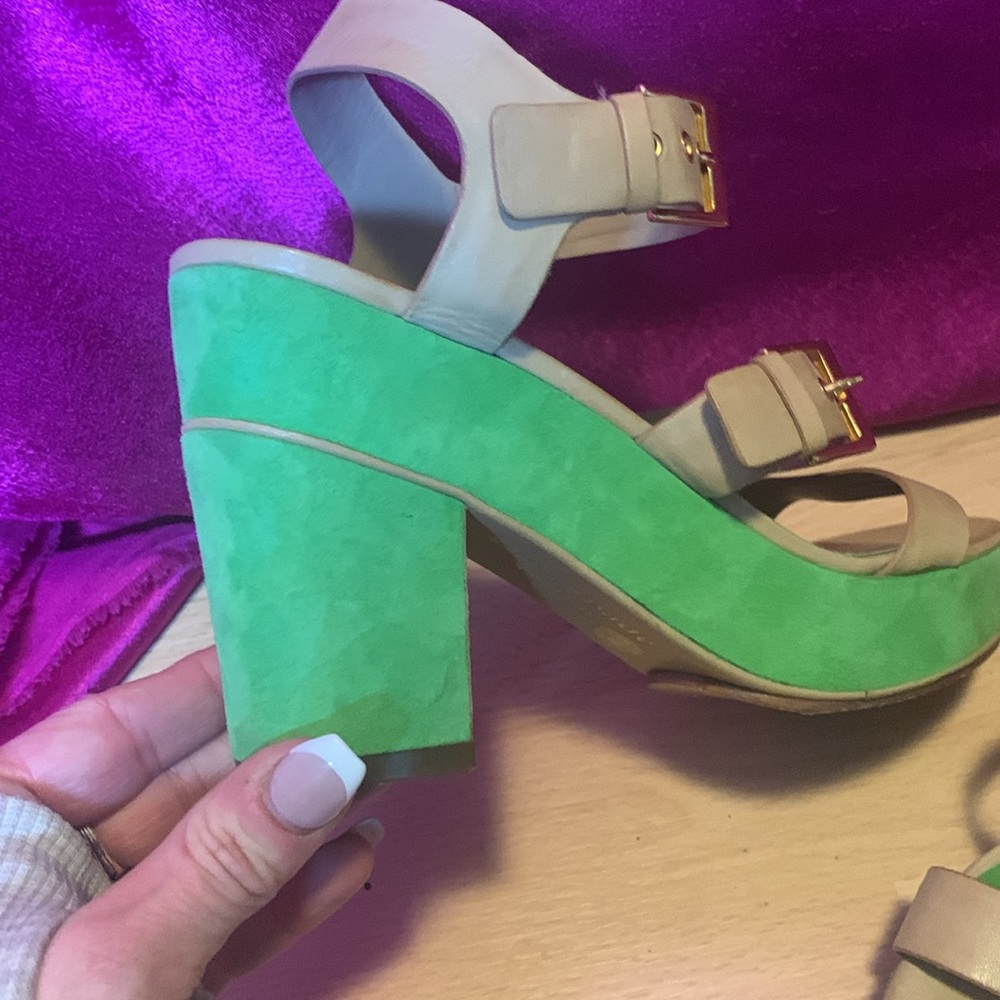 Kate Spade size 6 1/2 light brown leather and green suede sandal,2 broken straps - Picture 6 of 11